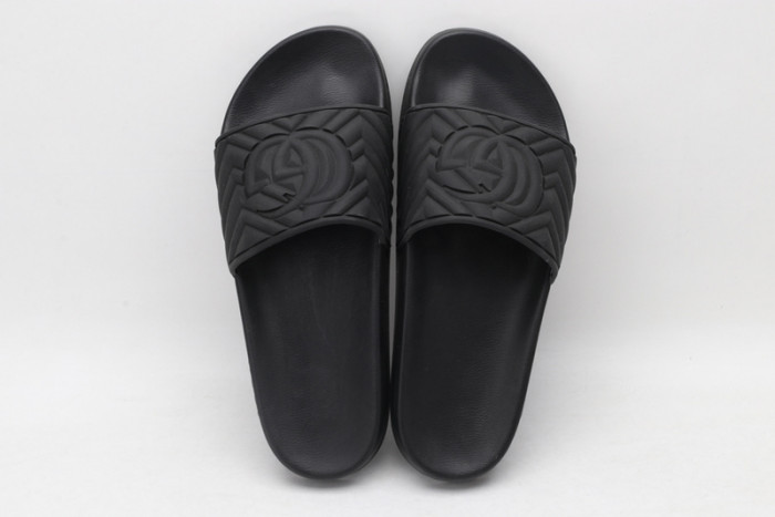 gucc slippers all  black