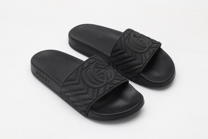 gucc slippers all  black