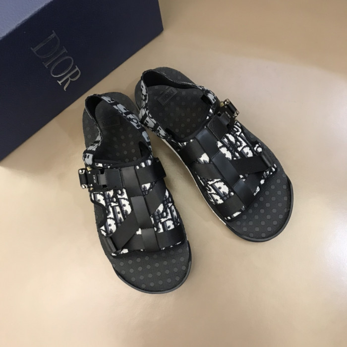d10r sandals