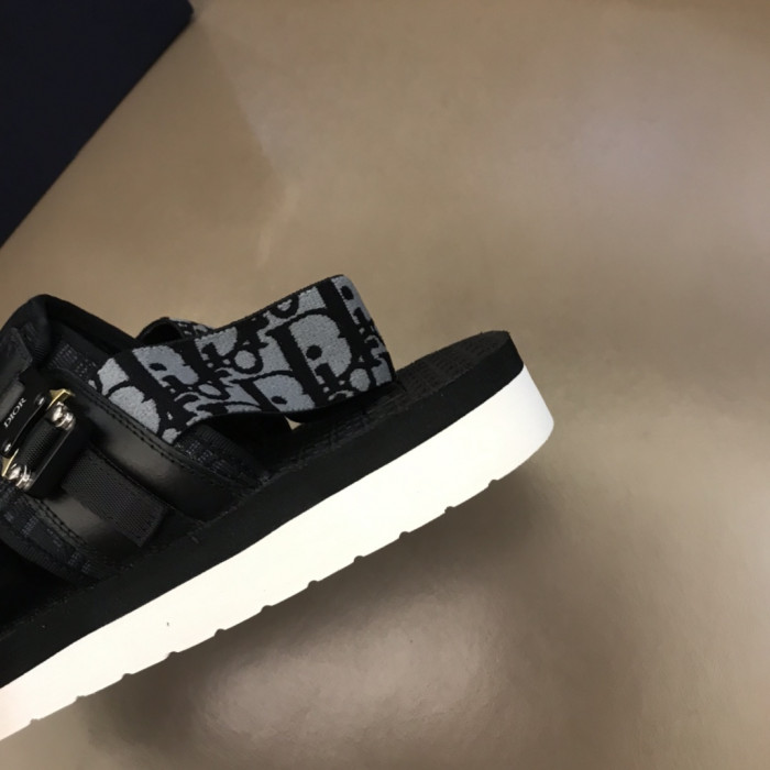 d10r sandals