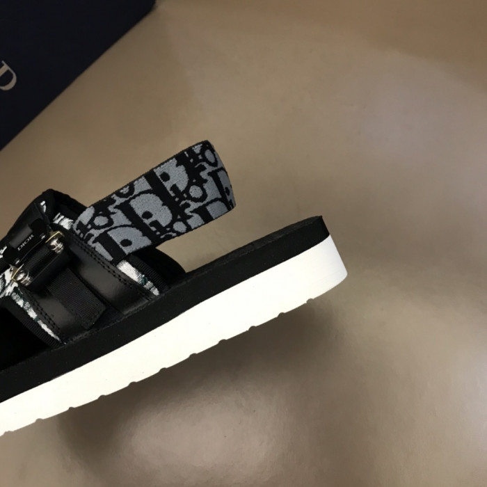 d10r sandals