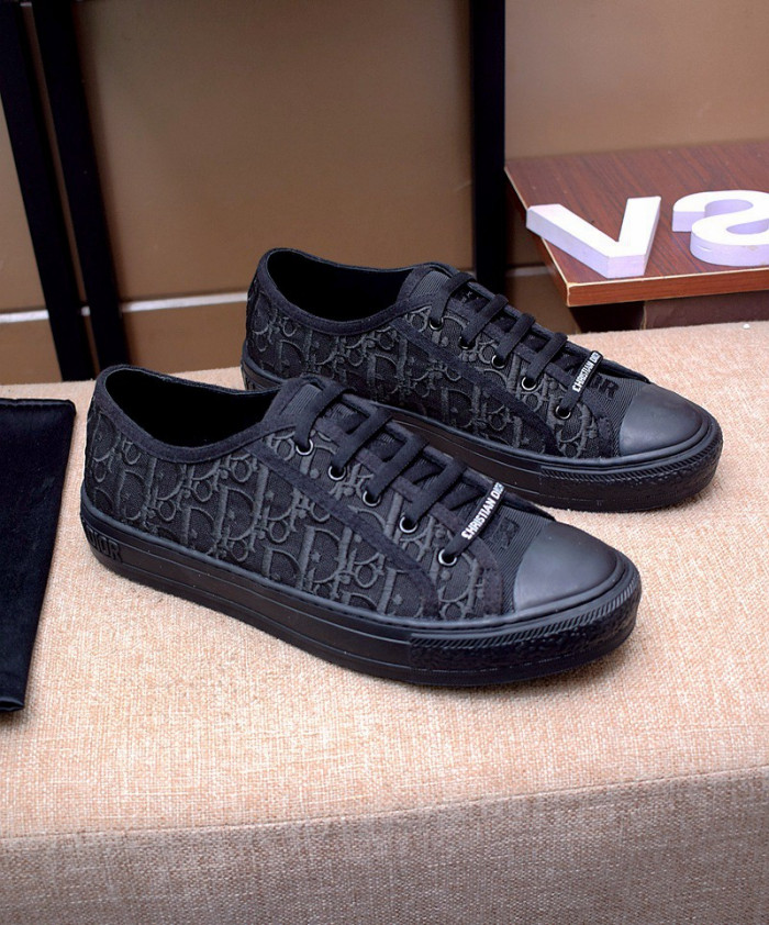d10r b23 oblique low top sneaker