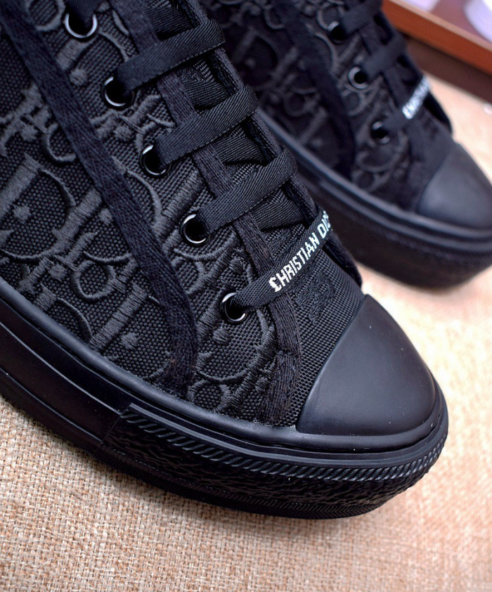 d10r b23 oblique low top sneaker