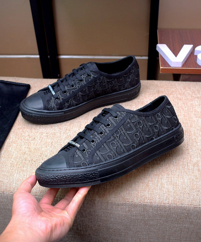 d10r b23 oblique low top sneaker