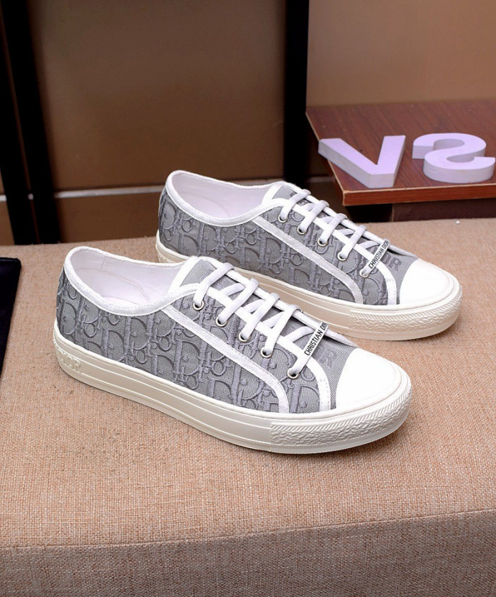 d10r b23 oblique low top sneaker