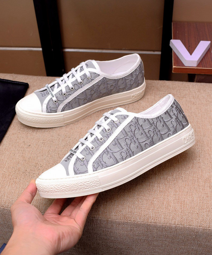 d10r b23 oblique low top sneaker
