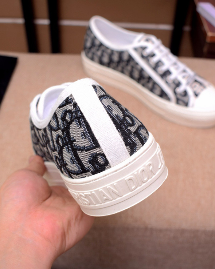 d10r b23 oblique low top sneaker