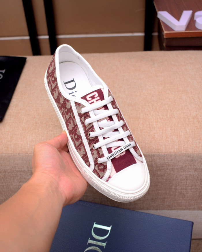 d10r b23 oblique low top sneaker