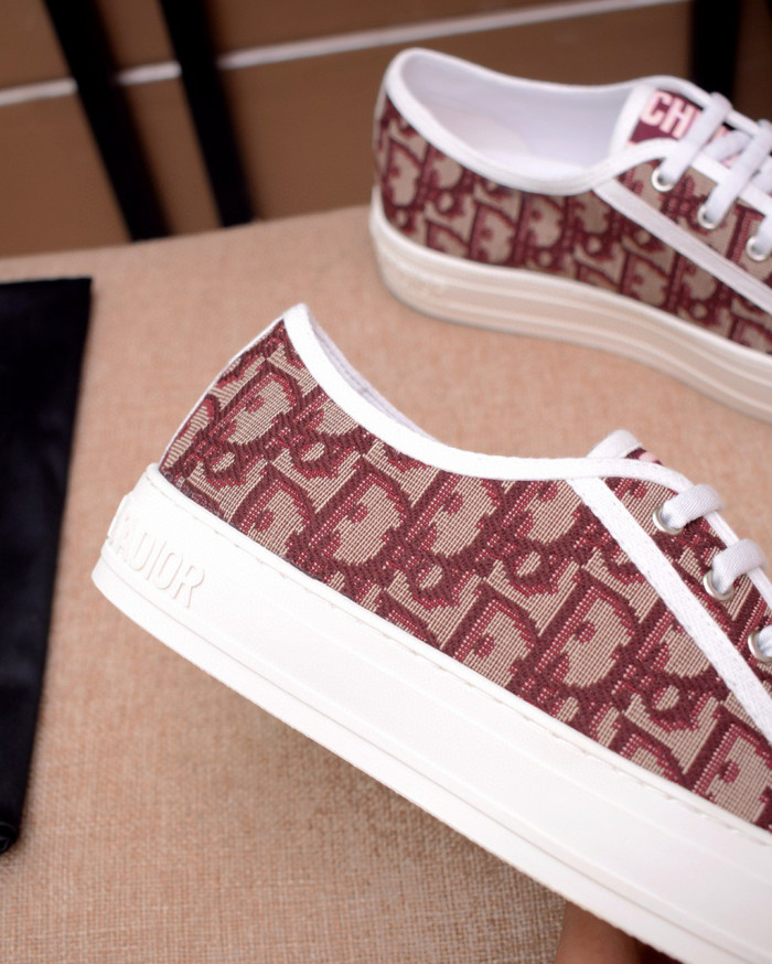 d10r b23 oblique low top sneaker