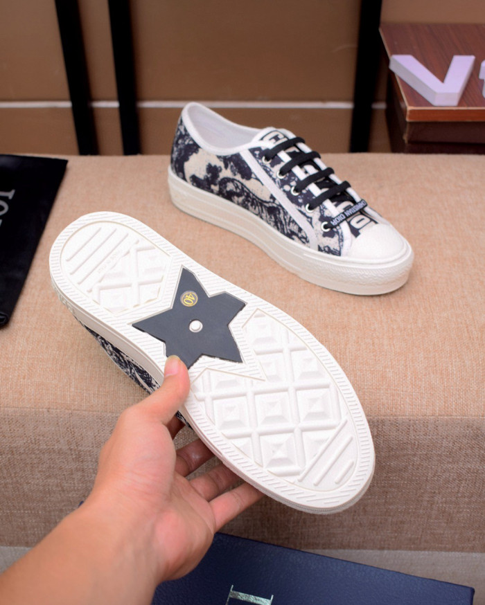d10r b23 oblique low top sneaker