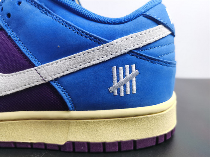 undefeated’s “dunk vs. af-1” collection grows with this snakeskin-dressed   dh6508-400