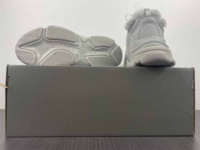 blcg sneaker triple.s.