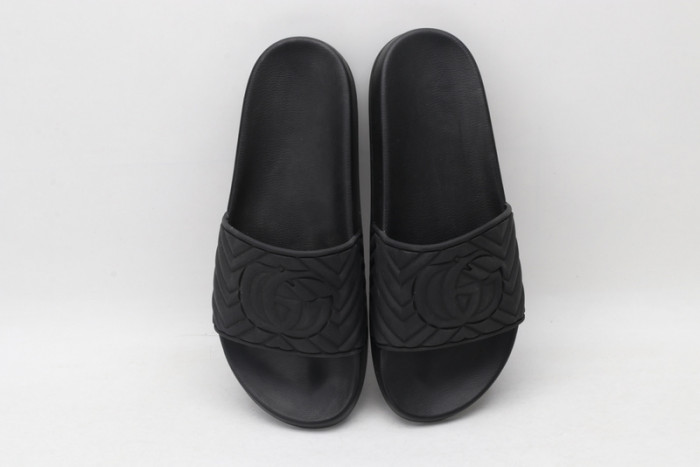 gucc slippers all  black