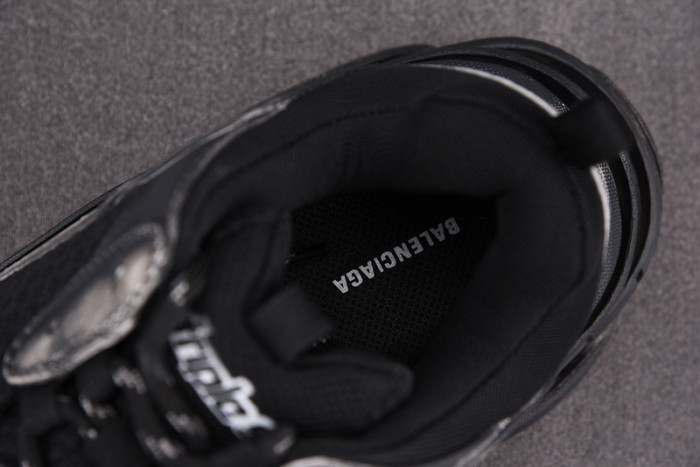 blcg sneaker triple.s.