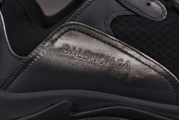 blcg sneaker triple.s.