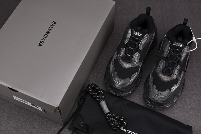 blcg sneaker triple.s.
