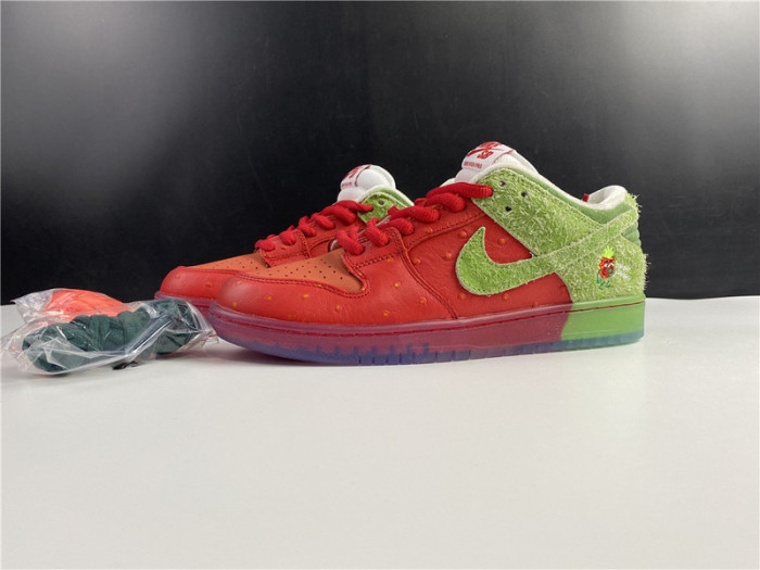 nike sb dunk low"strawberry cough" cw7093-601