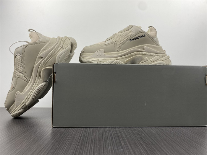 blcg sneaker triple.s.