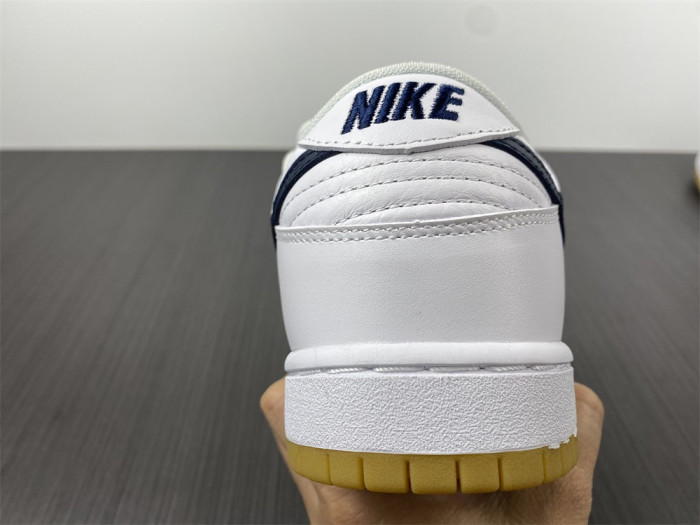 dunk low pro iso sb 