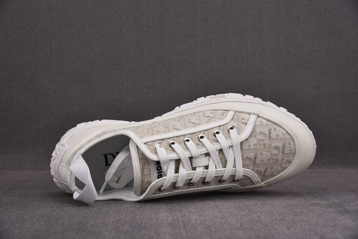 d10r b28 oblique low top sneaker