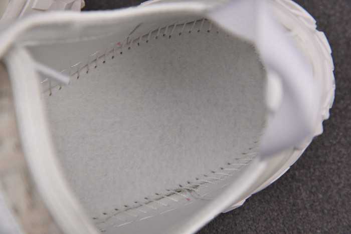 d10r b28 oblique low top sneaker