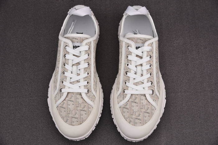 d10r b28 oblique low top sneaker