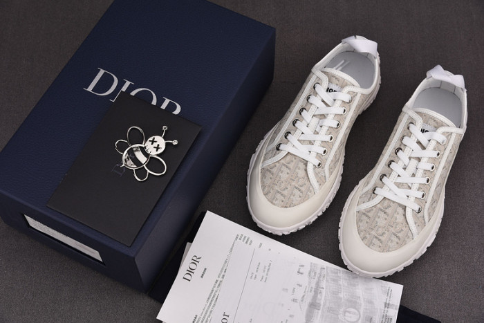 d10r b28 oblique low top sneaker