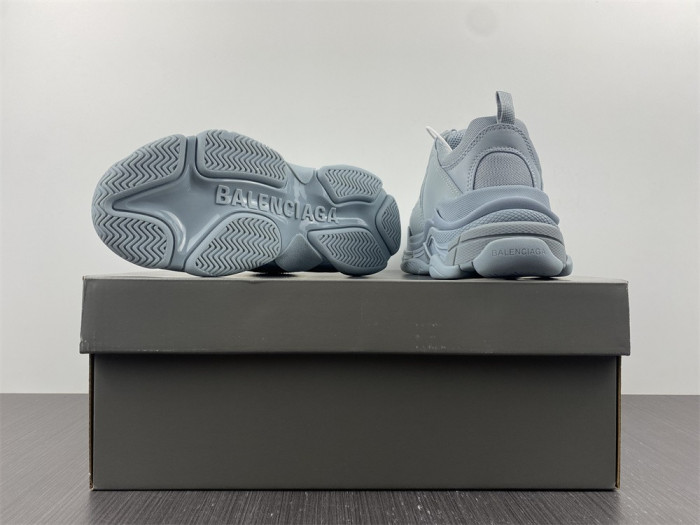 blcg sneaker triple.s. 524039 w2fw1 4700