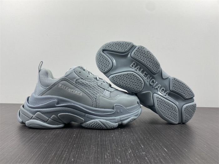 blcg sneaker triple.s. 524039 w2fw1 4700