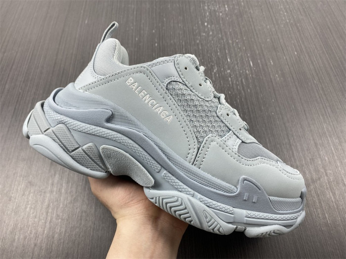 blcg sneaker triple.s. 524039 w2fw1 4700