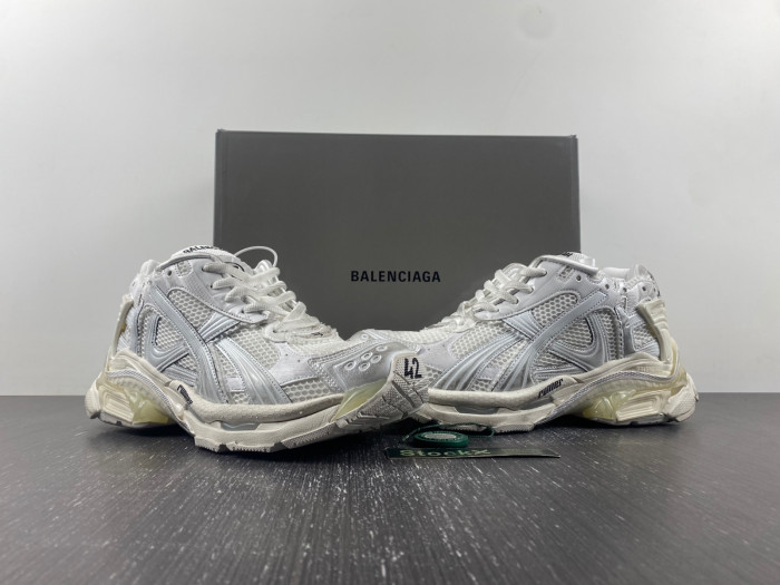 Ba*len*cia*ga -runner