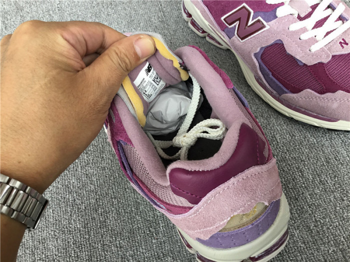 new balance 2002r 
