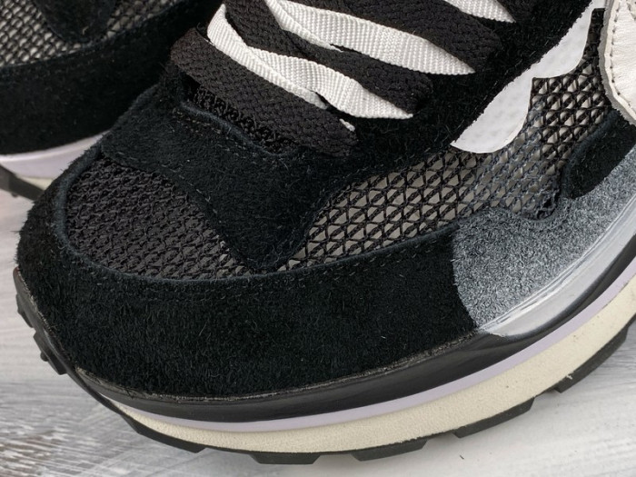 nike vaporwaffle sacai black white - cv1363-001