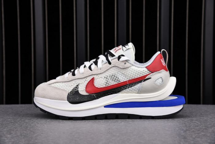 nike vaporwaffle sacai sport fuchsia game royal  cv1363-100