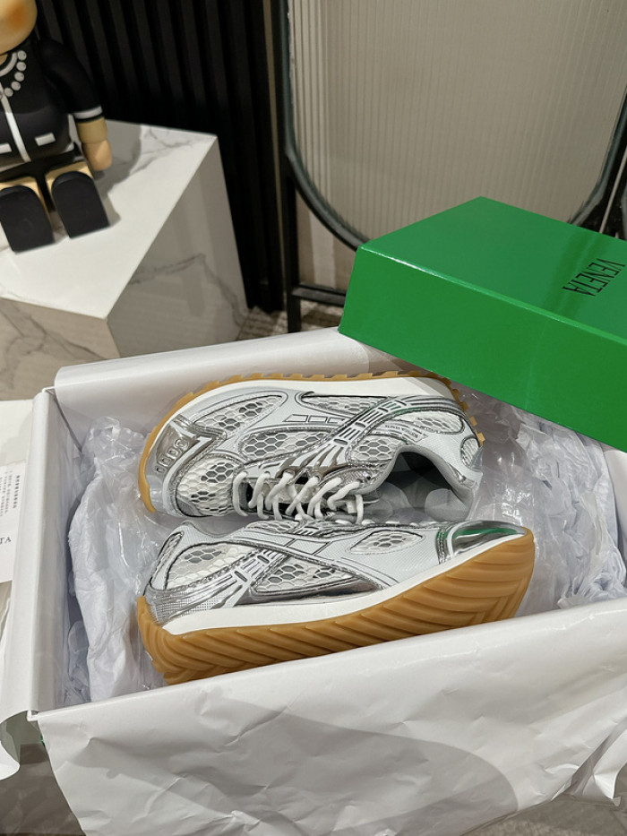 Bo*te*ga ve*ne*ta sneakers