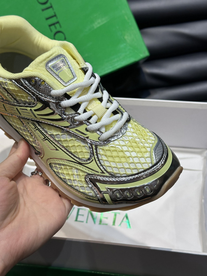 Bo*te*ga ve*ne*ta sneakers