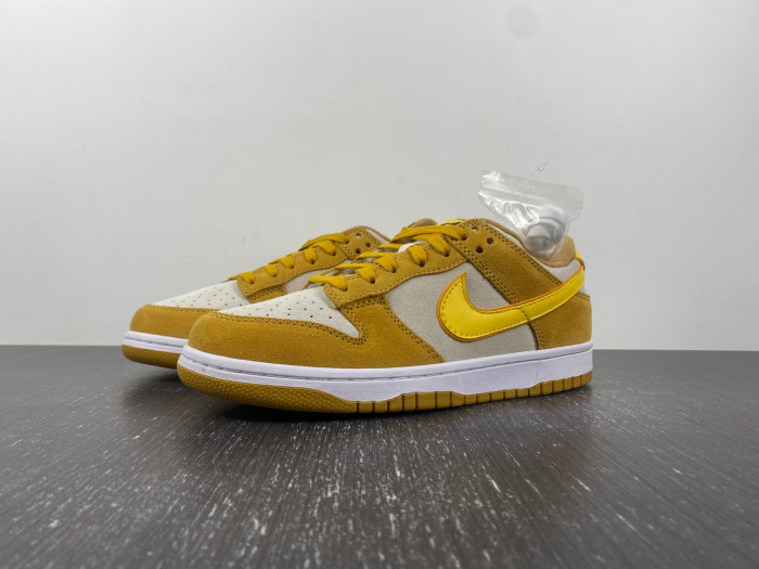 nike dunk low gold suede dv7411-200