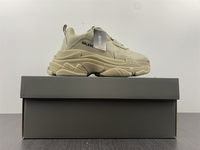 blcg sneaker triple.s.