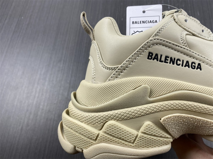 blcg sneaker triple.s.