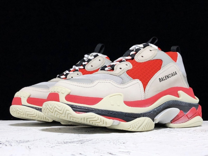 blcg triple s trainer  grey red 536737 w09oh 6151