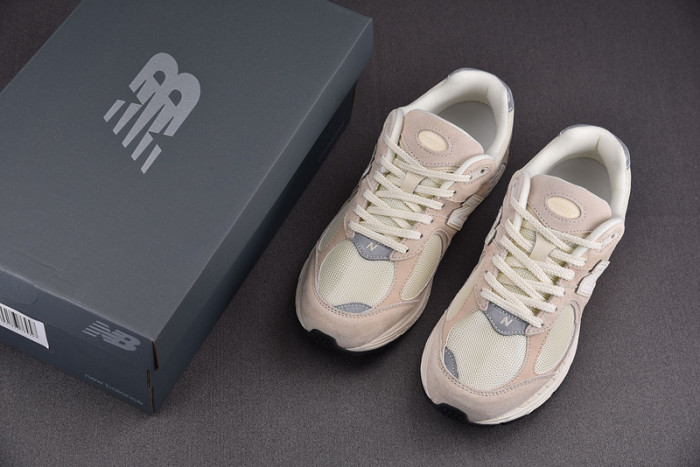 new balance 2002r‘calm taupe’ m2002rcc