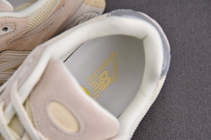 new balance 2002r‘calm taupe’ m2002rcc