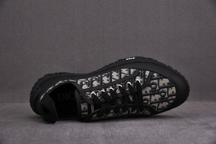 d10r b28 oblique low top sneaker