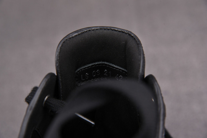 d10r b28 oblique low top sneaker