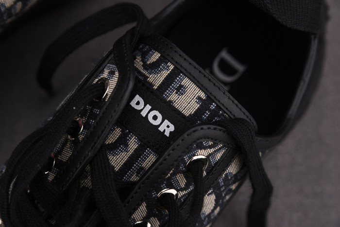 d10r b28 oblique low top sneaker