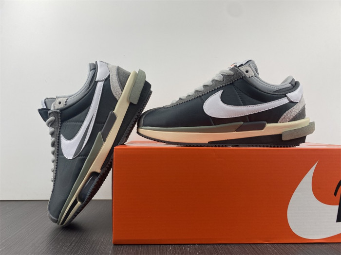 sacai x nike zoom cortez 4.0 dark grey white green dq0581-001