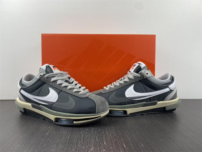 sacai x nike zoom cortez 4.0 dark grey white green dq0581-001