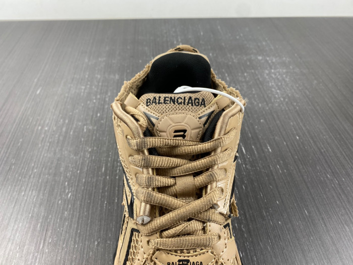 Ba*len*cia*ga -runner