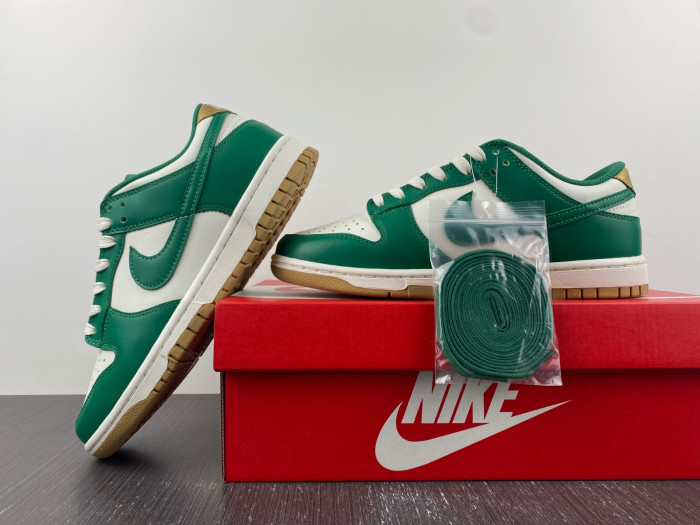 nike  dunk low "green and gold" fb7173-131