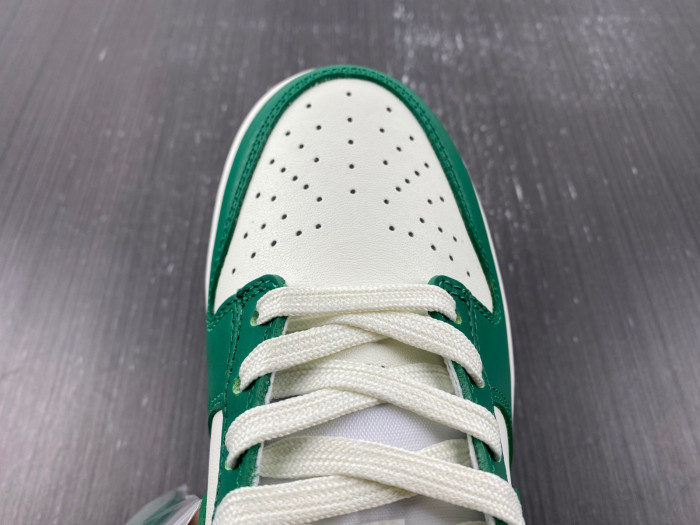 nike  dunk low "green and gold" fb7173-131